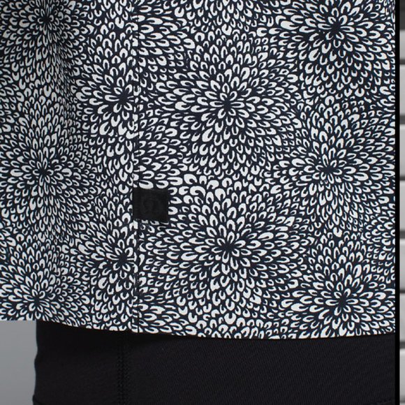 Lululemon Boxy Floral Tee - Picture 1 of 4